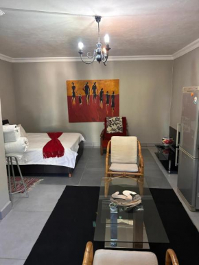 Cozy Garden Studio in Waterkloof Ridge